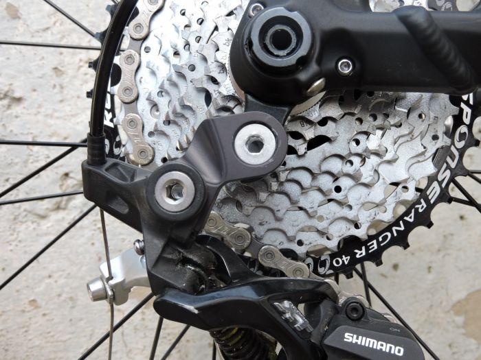 Rear derailleur adapter clearance